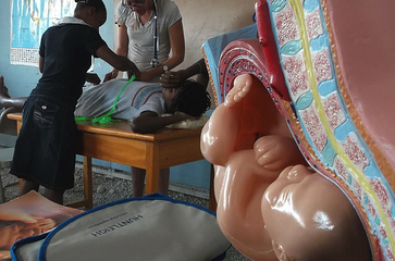 Aid in Haiti trains midwives
